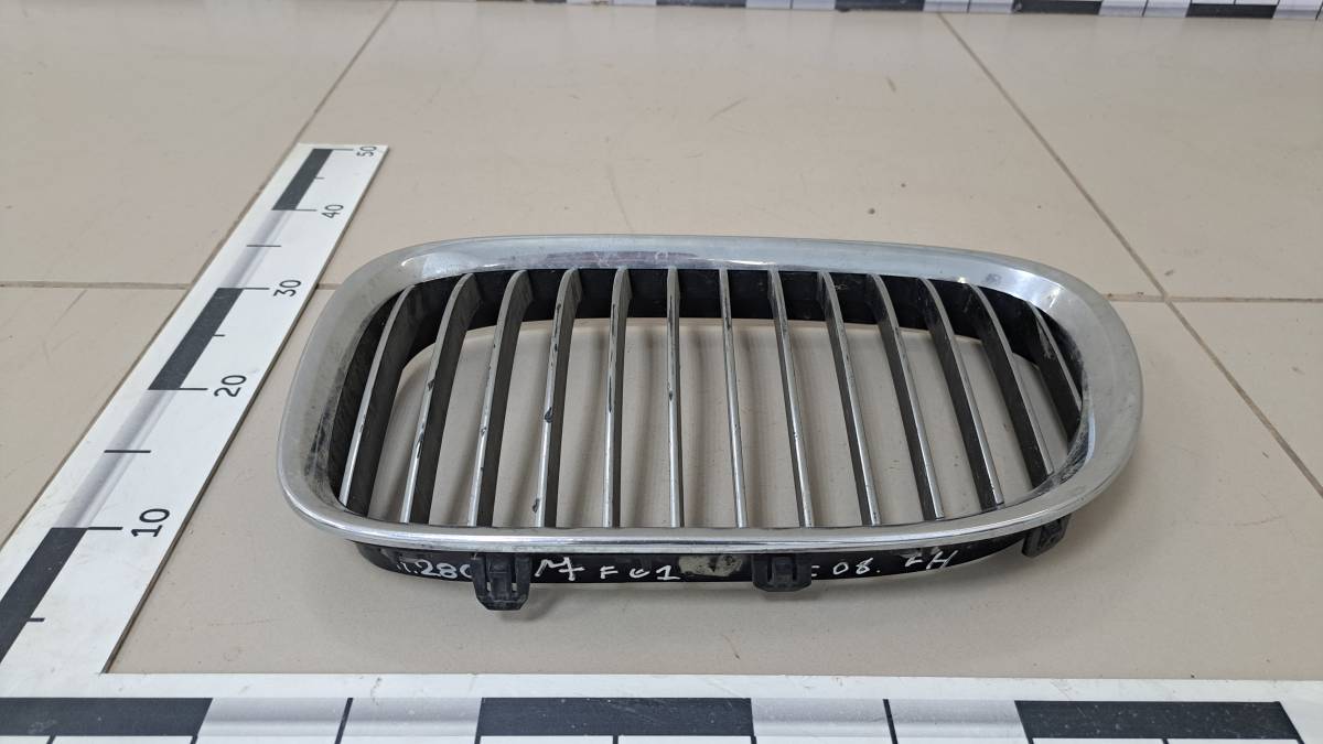 Решетка радиатора левая BMW 7-Series F01  2008-2015