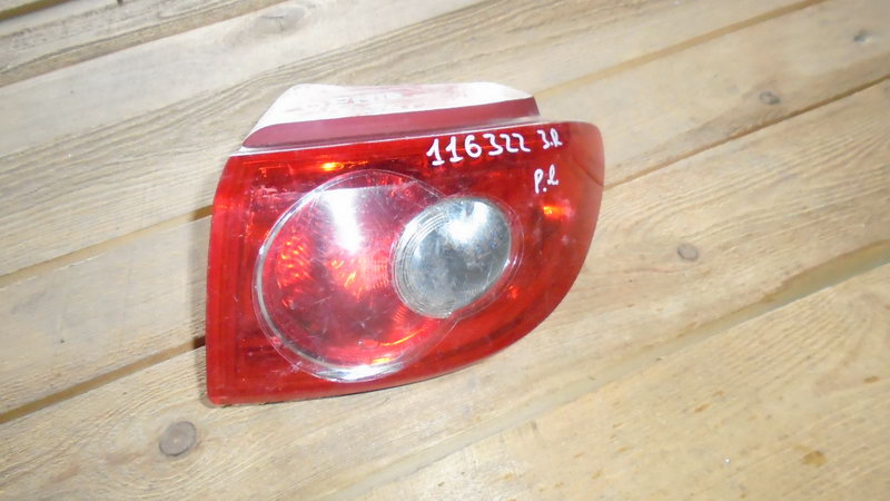 Фонарь задний наружный правый для Mazda Demio (DW) 1997-2002