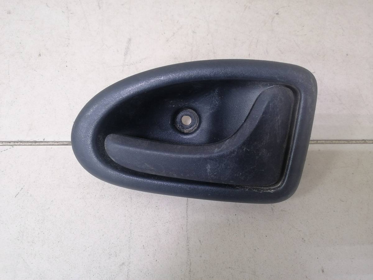 Ручка двери внутренняя правая Renault Symbol (1) 2001-2008