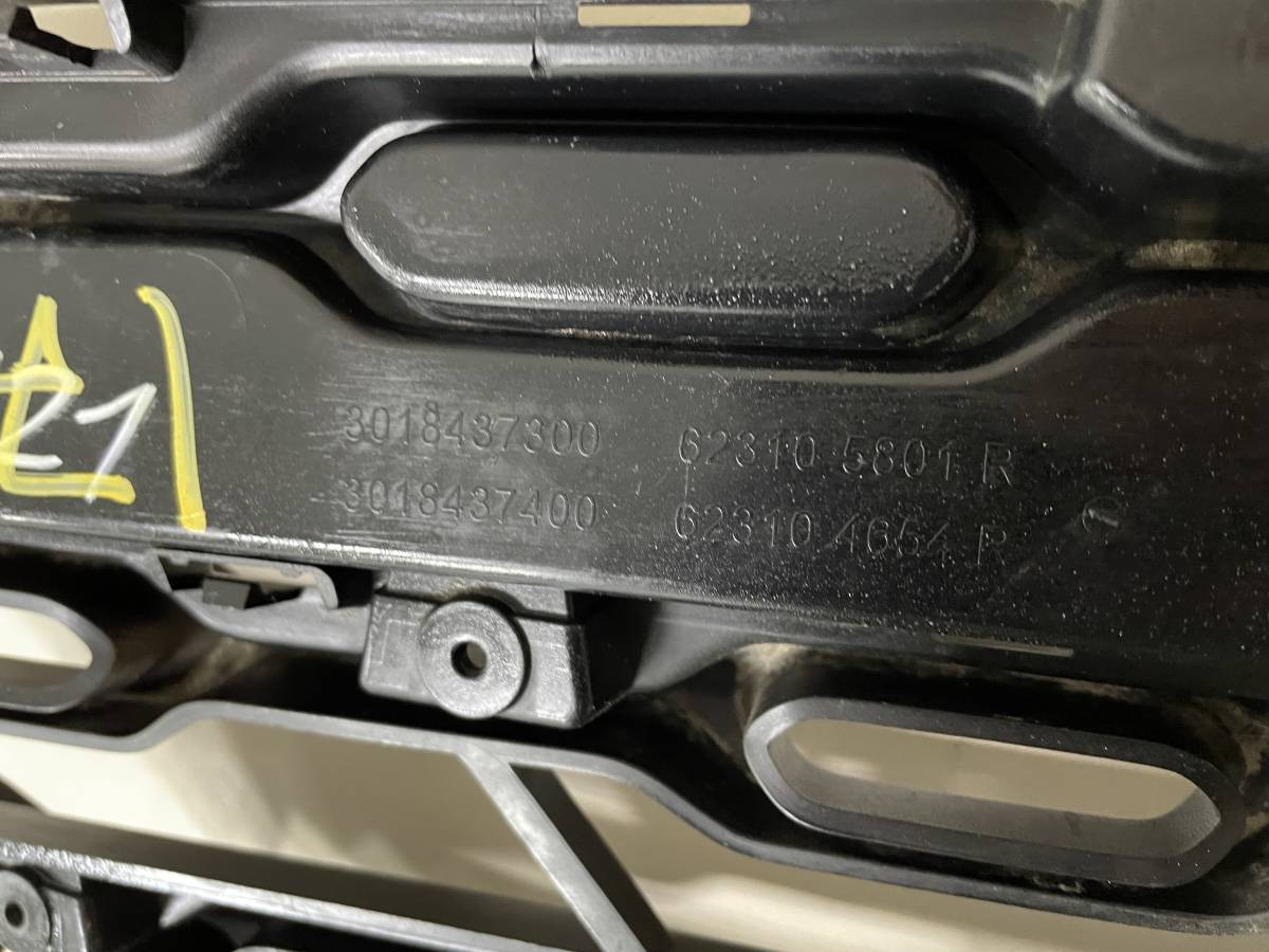 Решетка радиатора Renault Duster (HM) 2020>