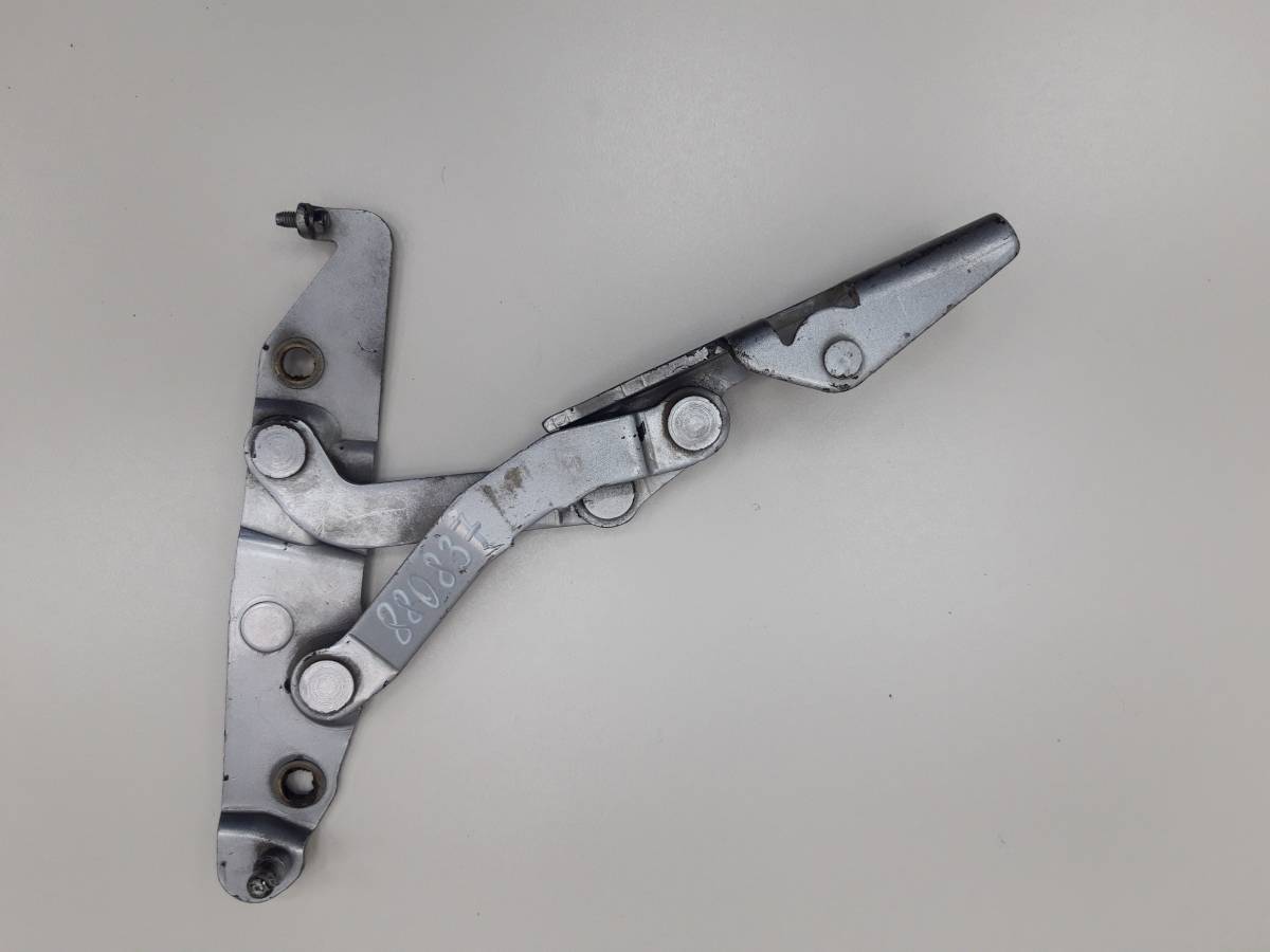 Петля крышки багажника Nissan Primera (P12) 2002-2007
