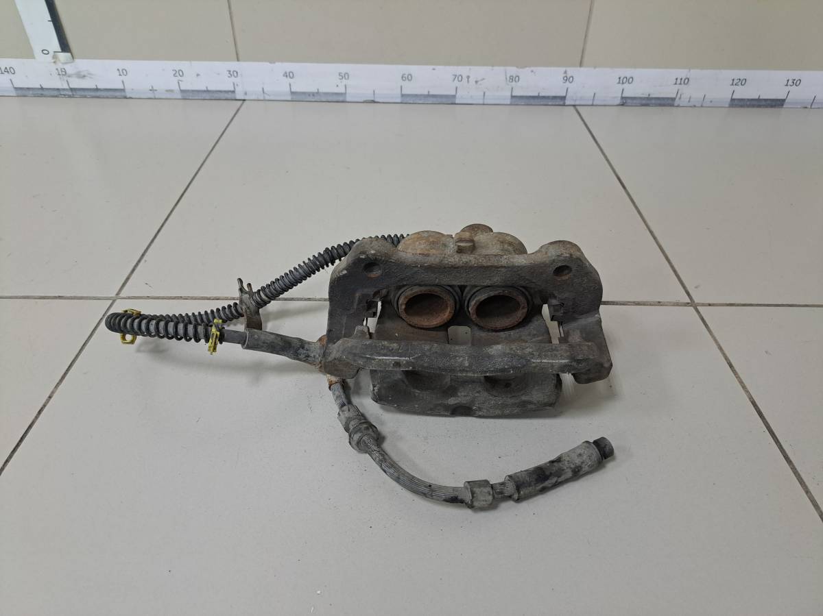 Суппорт передний правый Land Rover Discovery 3 2004-2009