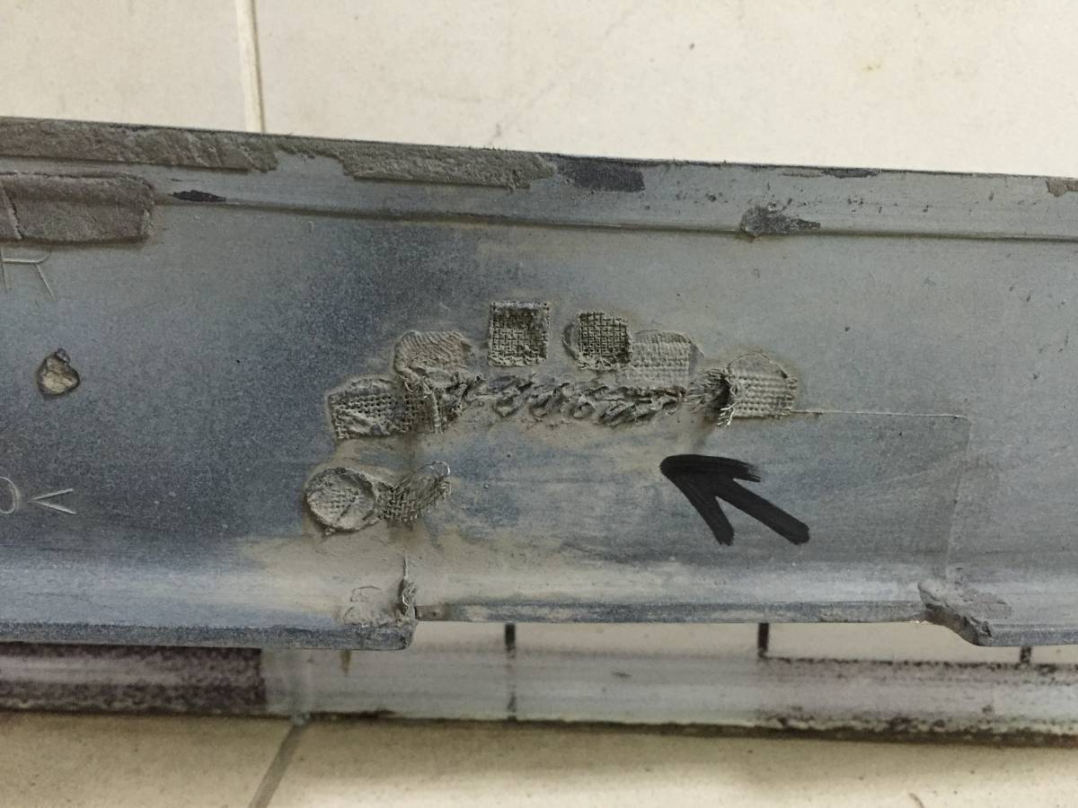 Накладка переднего бампера правая Toyota Noah (R60) 2001-2007