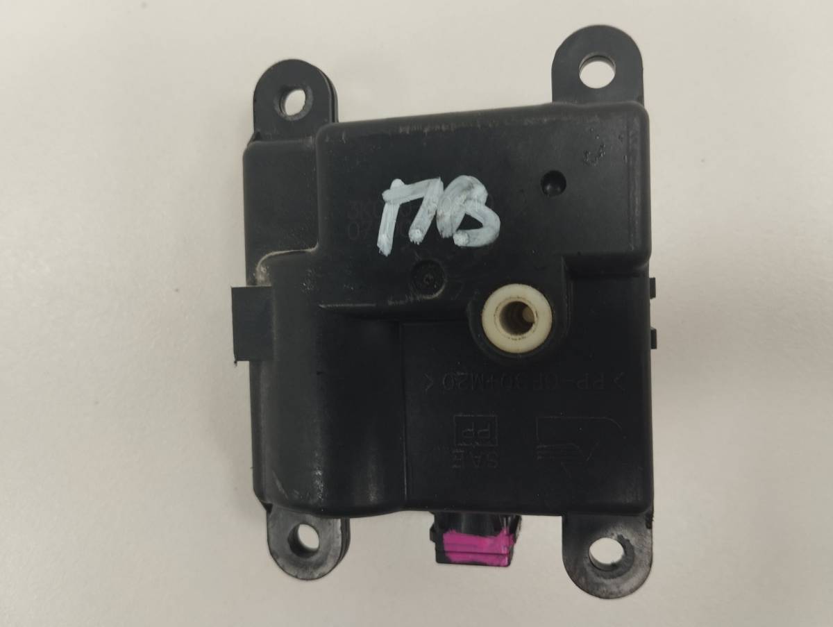 Моторчик заслонки печки Nissan Qashqai (J10) 2006-2013