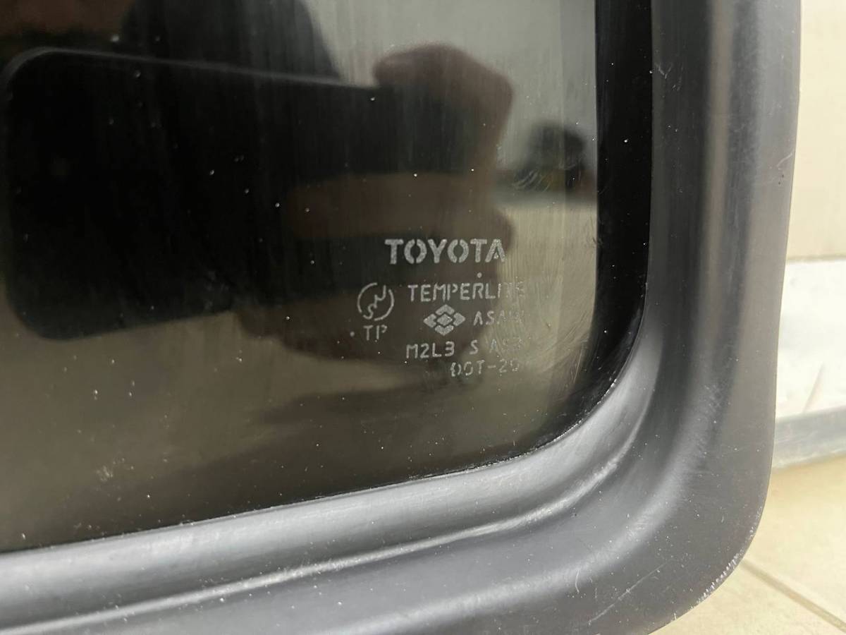 Стекло двери задней левой (форточка) Toyota Raum (Z20) 2003-2011