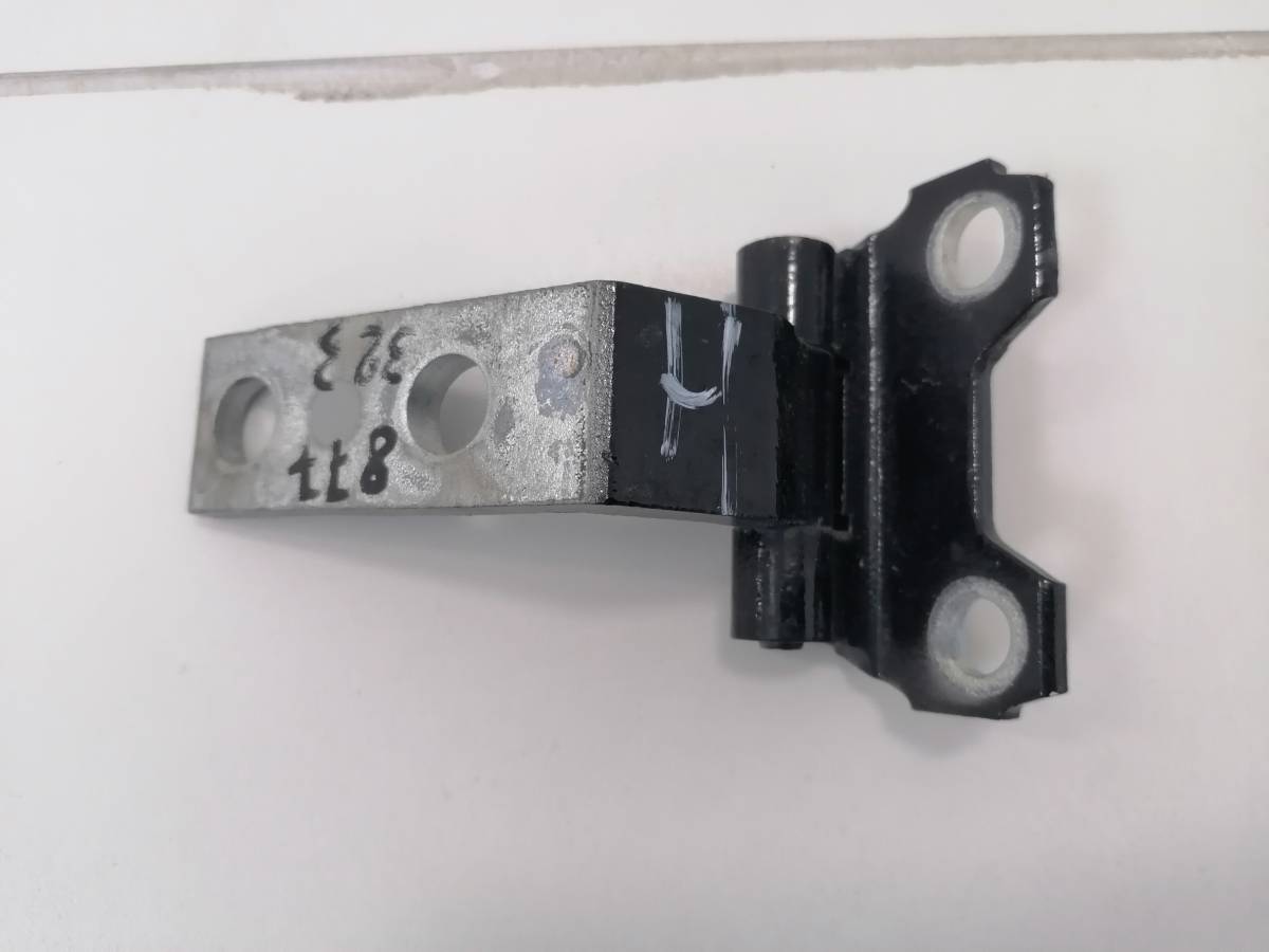 Петля двери передней правой нижняя Toyota  Celsior (F30) 2003