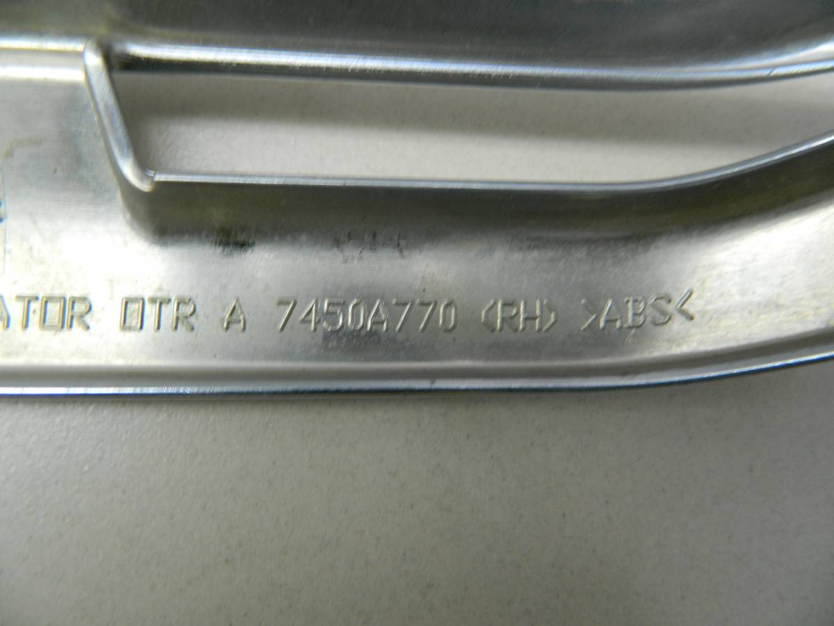 Накладка на решетку радиатора Mitsubishi Pajero/Montero 4 (V8, V9) 2007>