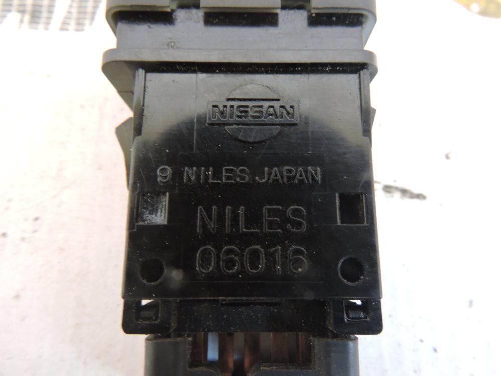 Кнопка омывателя фар для Nissan NP300 (D22) 2008>