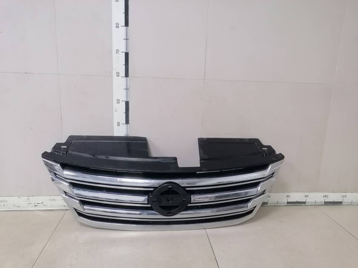 Решетка радиатора Nissan Serena 2013