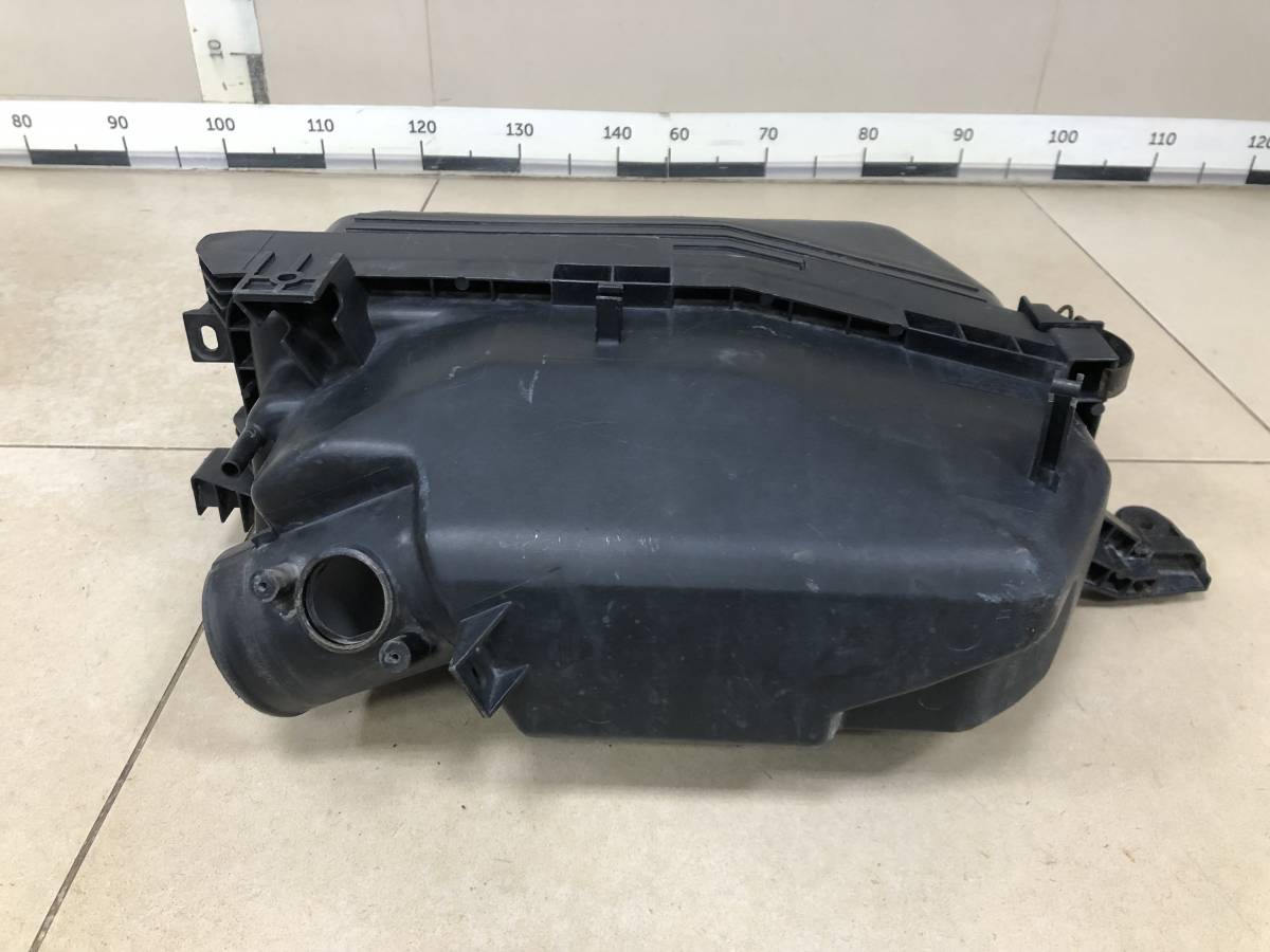 Корпус воздушного фильтра Toyota Rav 4 (A20) 2000-2005