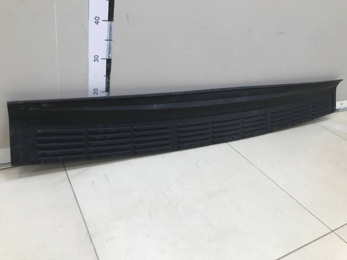 Накладка заднего бампера Toyota Land Cruiser (J200) 2007-2015