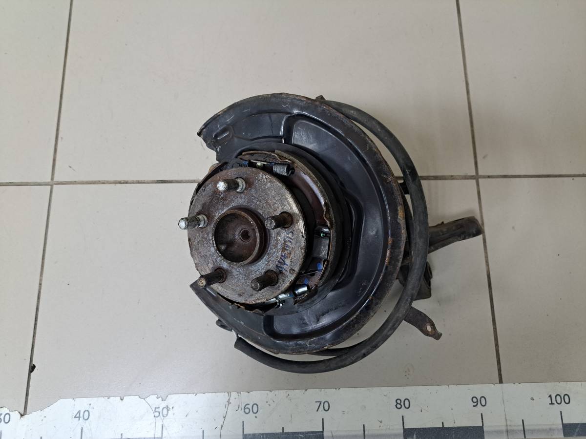 Кулак поворотный задний левый Toyota Avensis (T250) 2003-2009