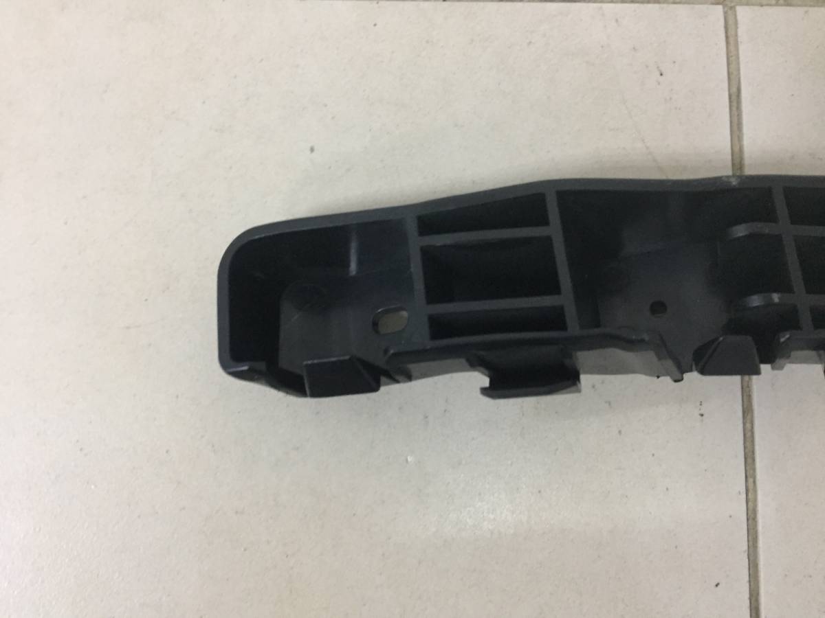 Направляющая переднего бампера левая Kia Venga (YN) 2010-2017