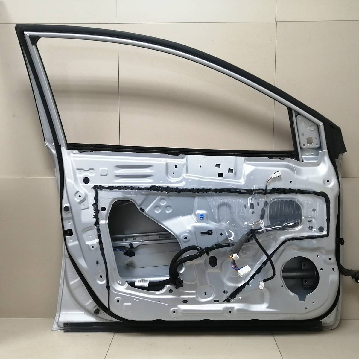 Дверь передняя левая Nissan Sentra (B17) 2013-2017