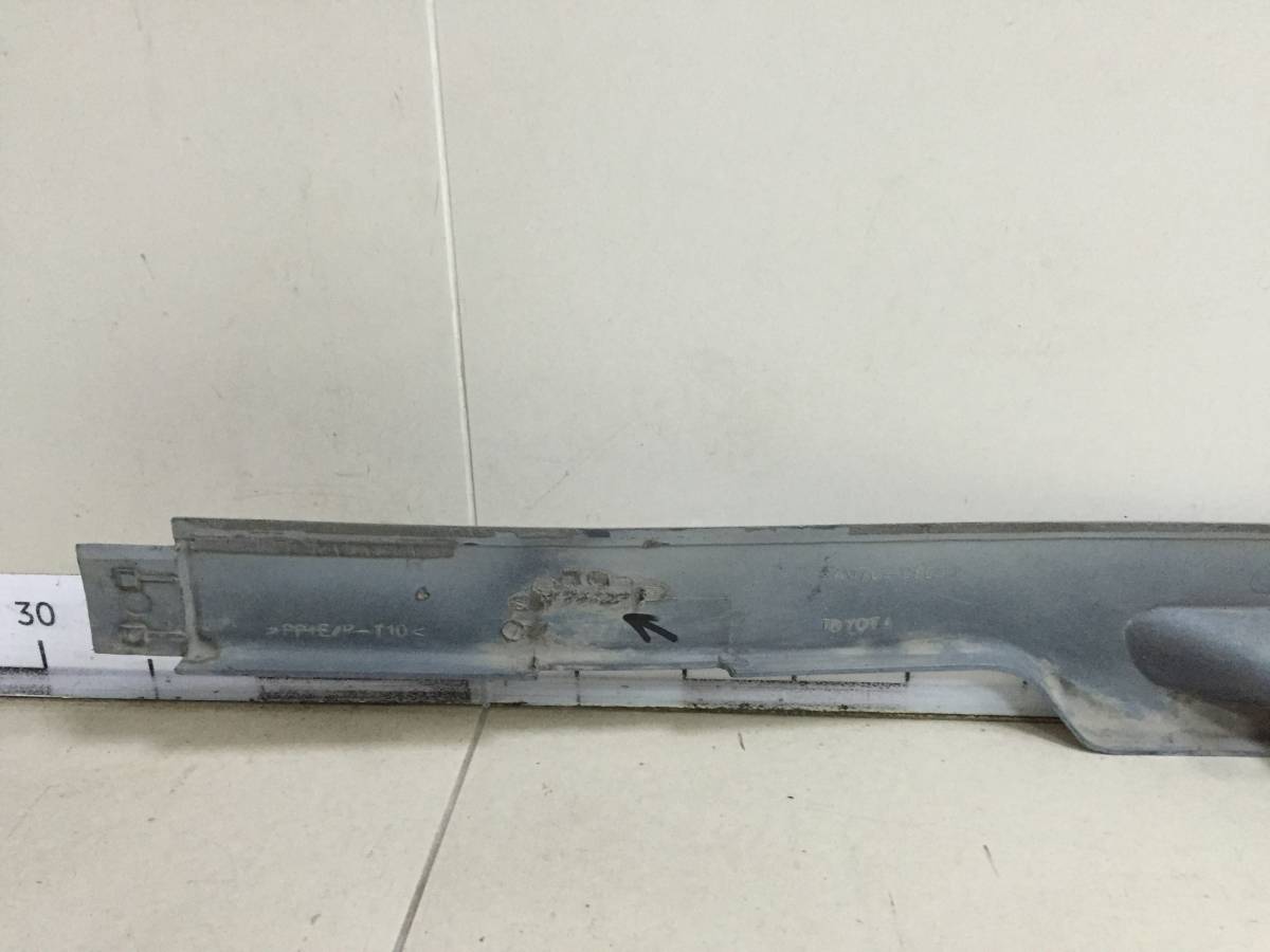 Накладка переднего бампера правая Toyota Noah (R60) 2001-2007