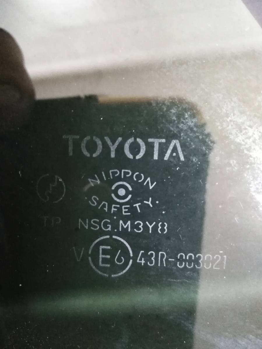 Стекло двери задней левой (форточка) Toyota Altezza (XE10) 1998-2005