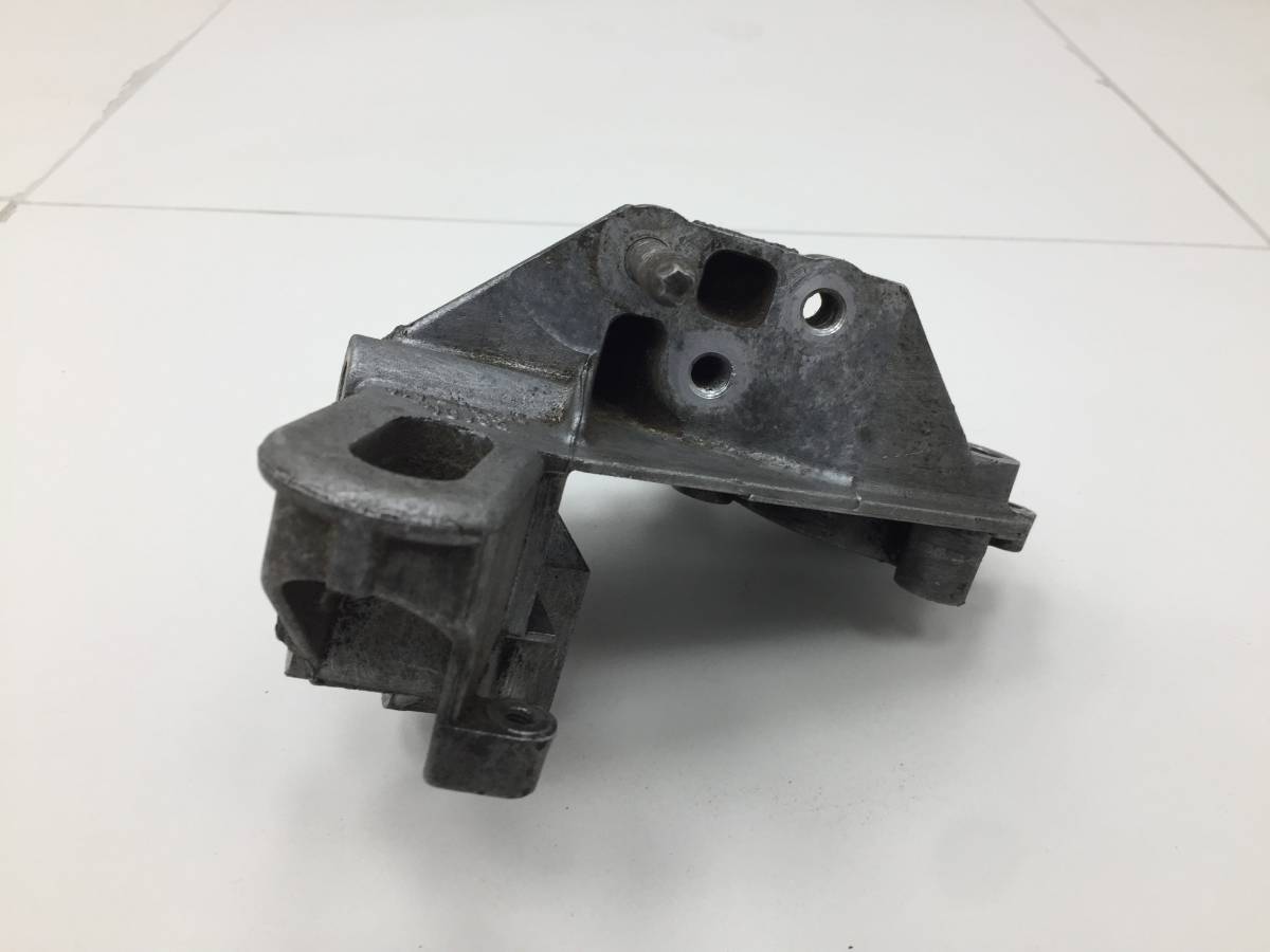 Кронштейн двигателя правый Ford Focus 1 1998-2004