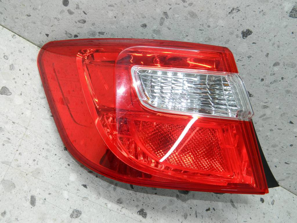 Фонарь задний наружный левый Toyota Camry (V50) 2011-2017