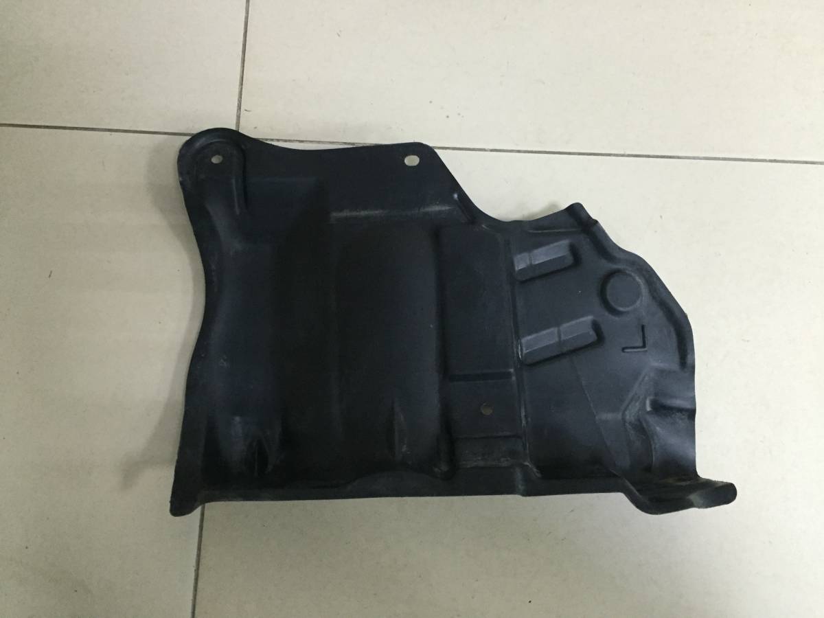 Пыльник двигателя боковой левый Nissan Micra (K12) 2002-2010