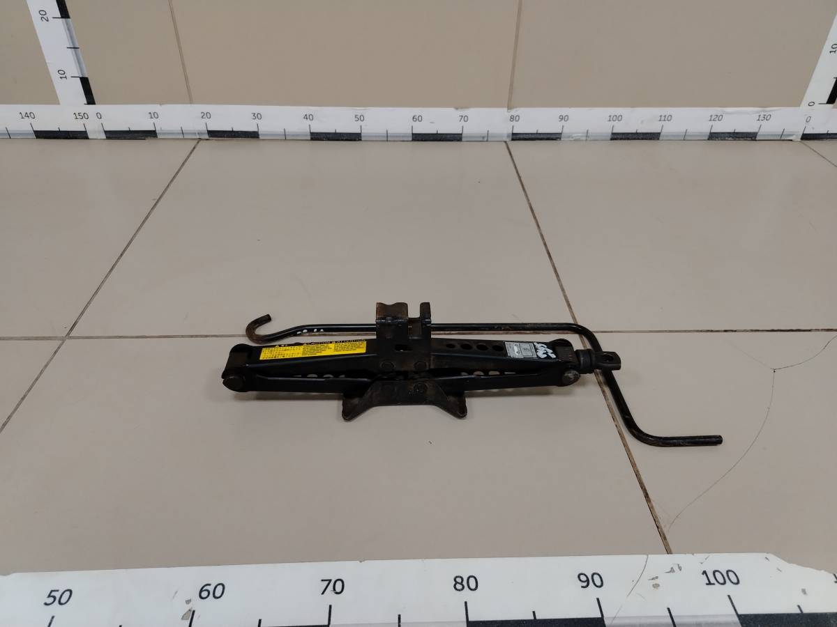 Домкрат Toyota Camry (XV30) 2001-2006 Домкрат Toyota Camry (XV30) 2001-2006