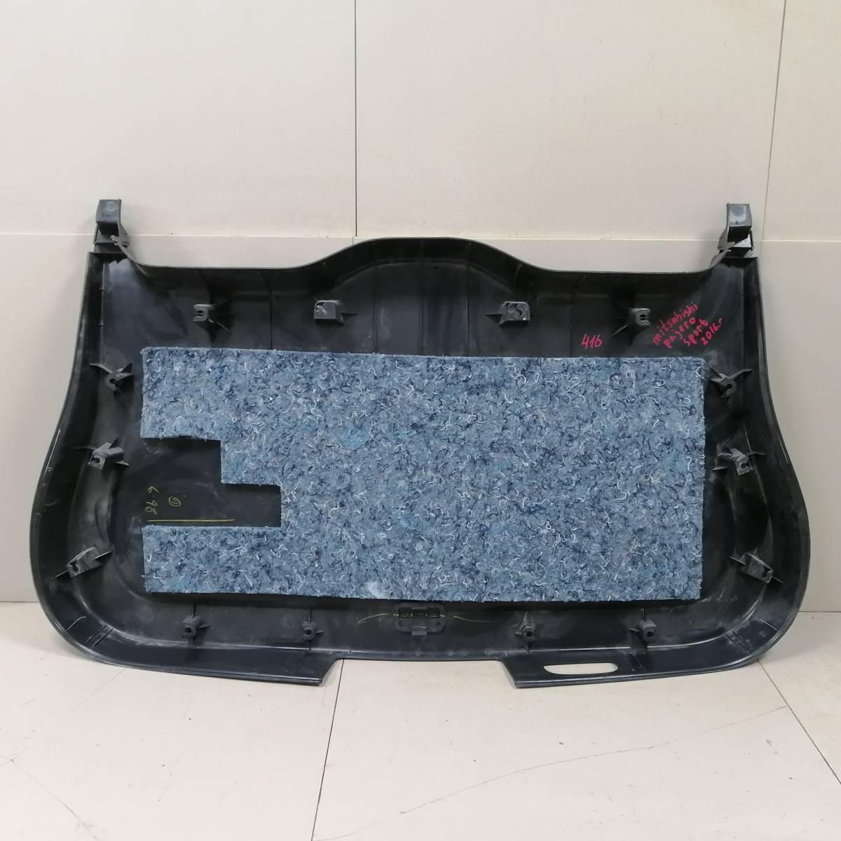Обшивка двери багажника Mitsubishi Pajero/Montero Sport (KS) 2015>