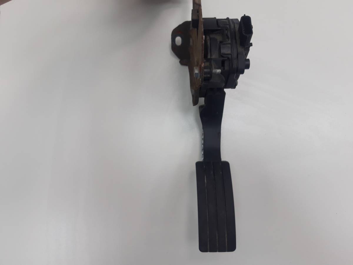 Педаль газа Renault Duster 2012>