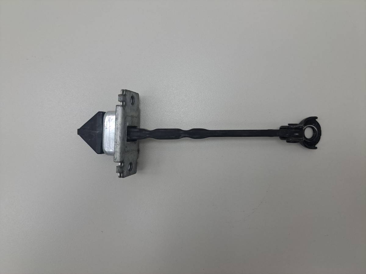 Ограничитель двери Mazda CX-7 (ER) 2006-2012