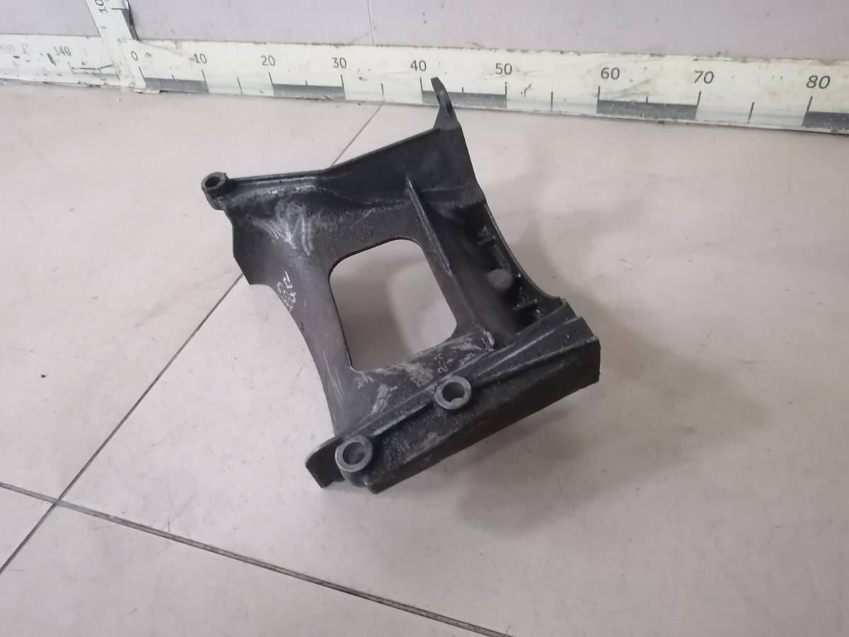 Кронштейн опоры двигателя Toyota Vitz (P10) 1999-2005