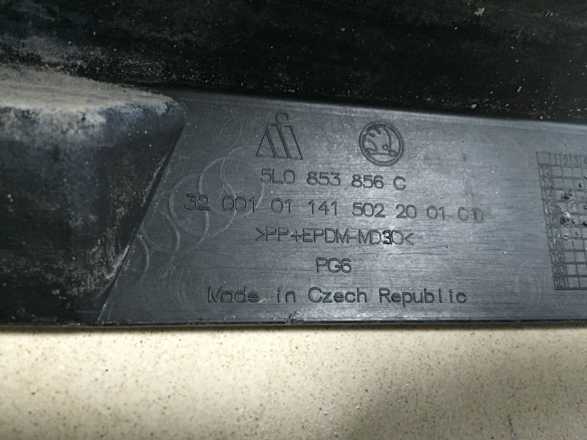 Накладка на порог (наружная) Skoda Yeti 2009>