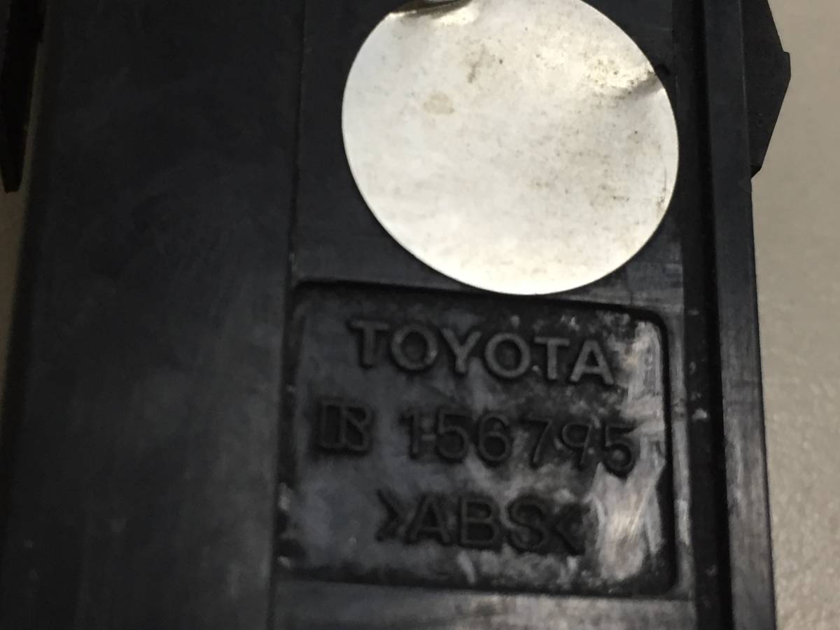 Кнопка открывания лючка бензобака Toyota Avensis (T250) 2003-2009