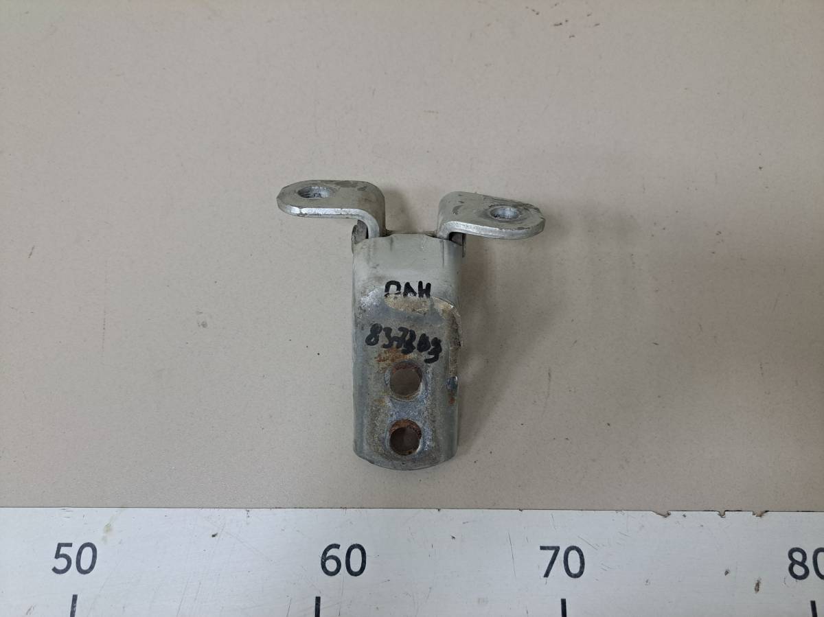 Петля двери передней правой нижняя Toyota Carina (T210) 1996-2001 Петля двери передней правой нижняя Toyota Carina (T210) 1996-2001