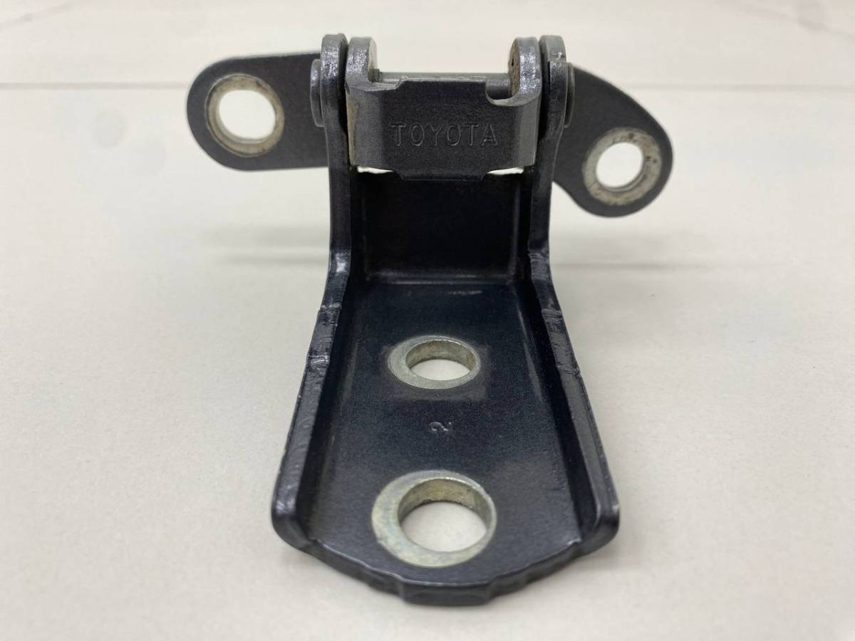 Петля двери задней левой нижняя Toyota Avensis (T250) 2003-2009