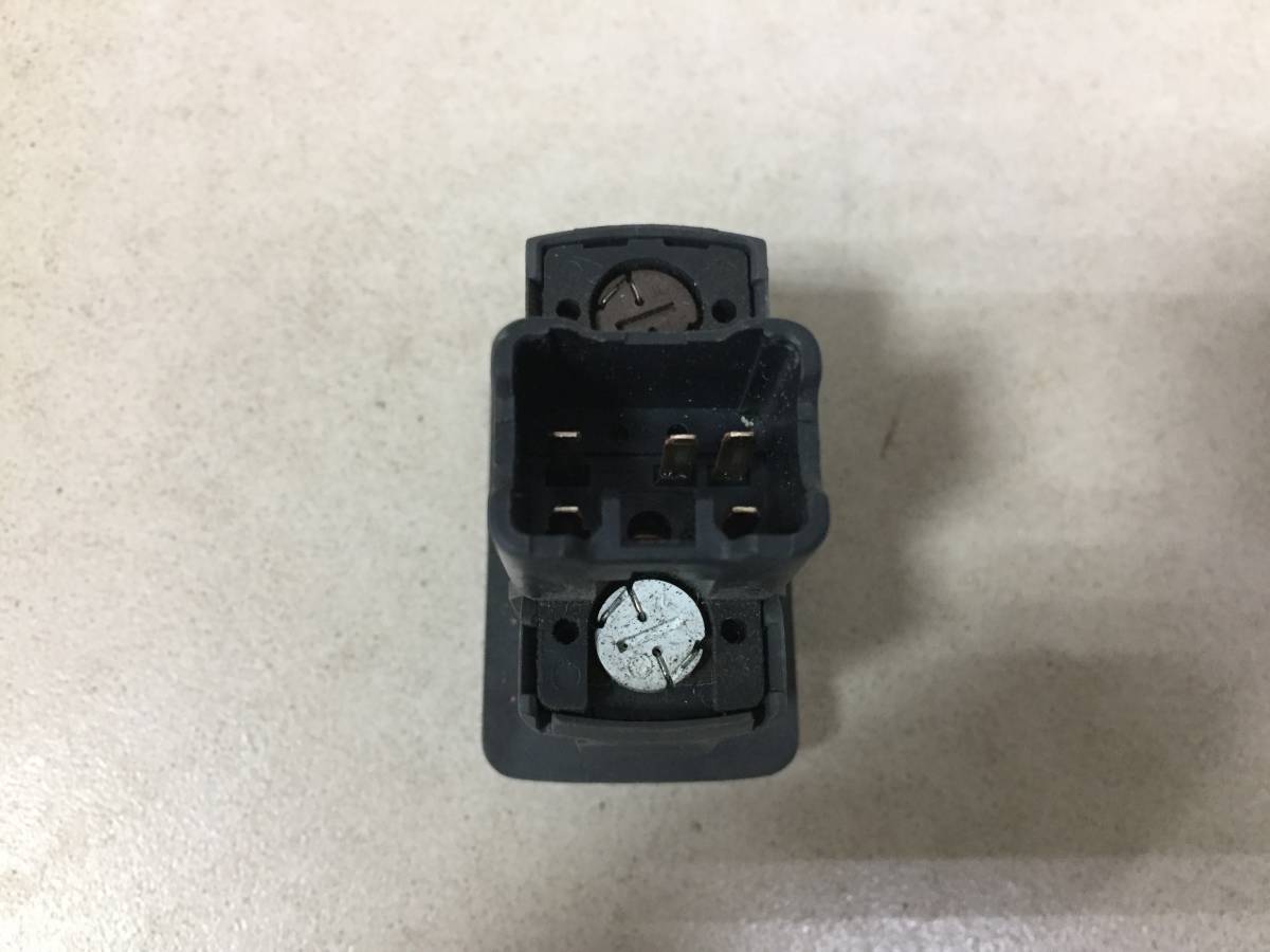 Кнопка обогрева сидений Mazda CX-7 (ER) 2006-2012