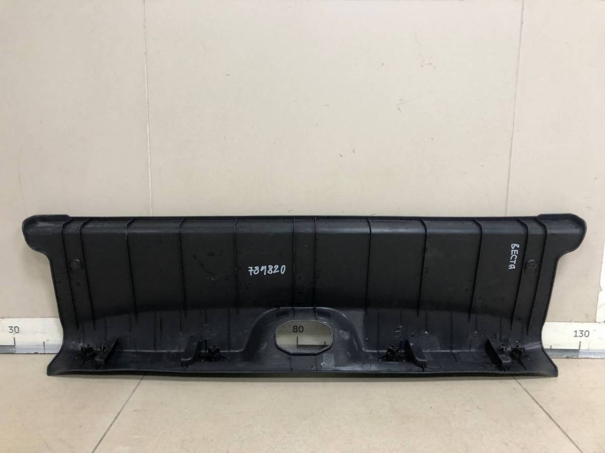 Обшивка багажника Lada Vesta 2015>