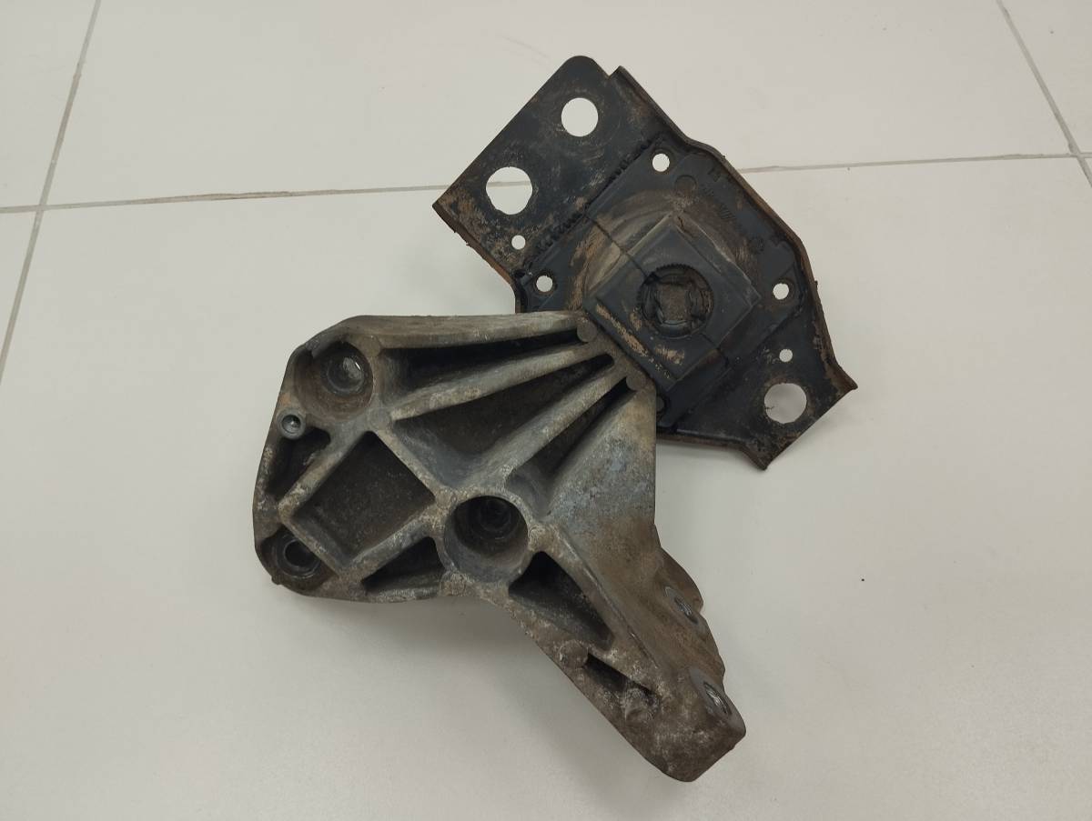 Опора двигателя правая Nissan Qashqai (J10) 2006-2013