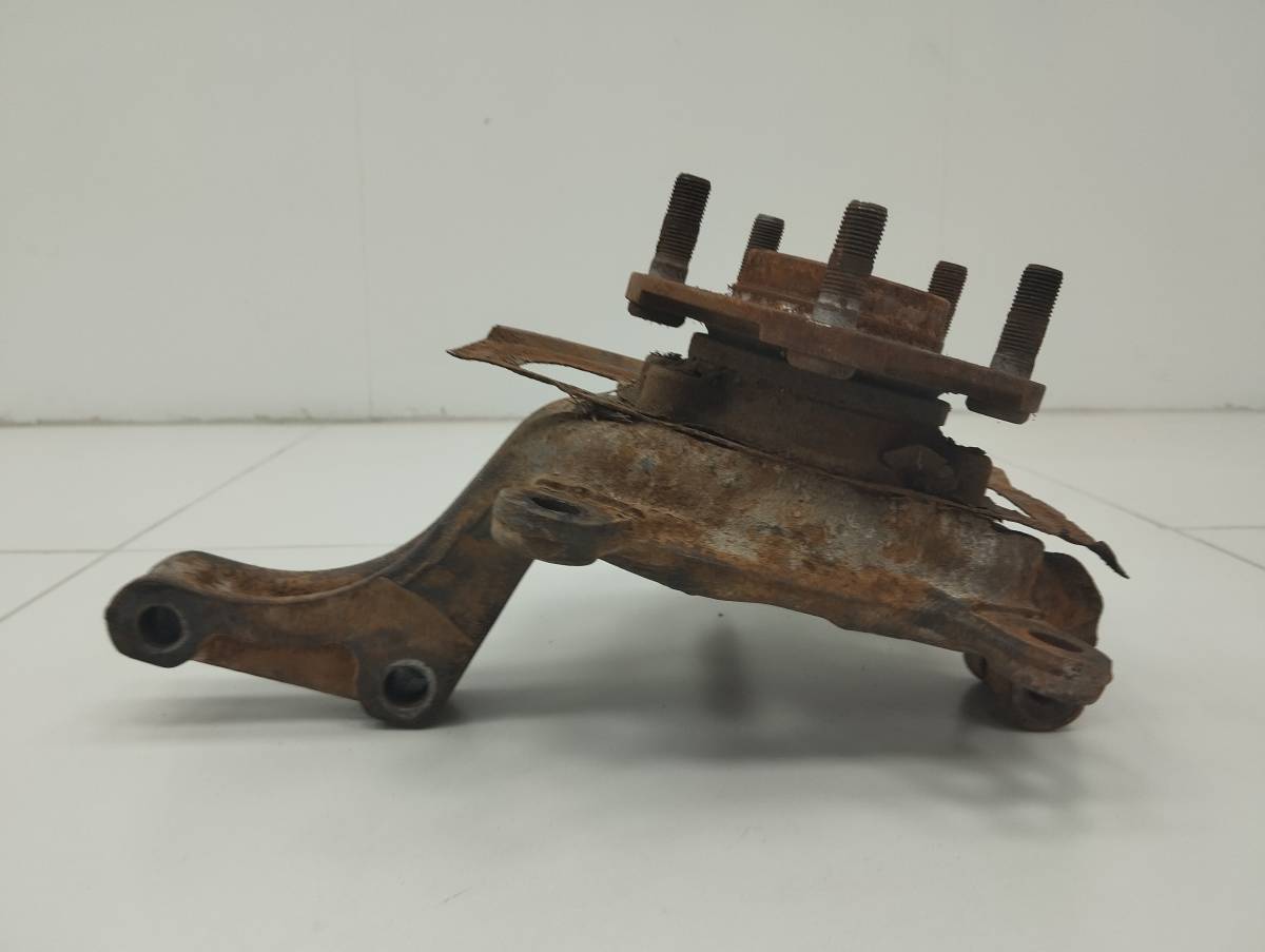 Кулак поворотный передний левый Nissan Qashqai (J10) 2006-2013