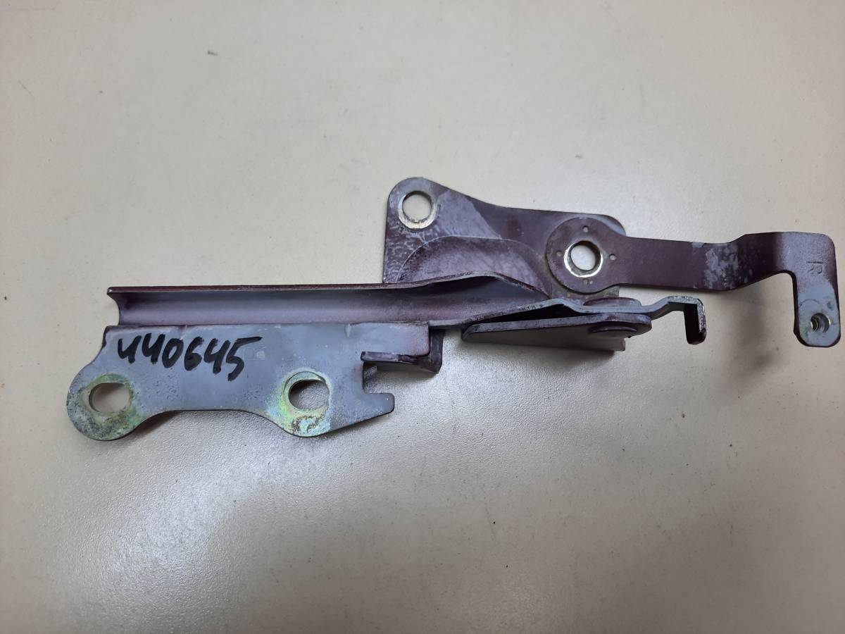 Петля капота правая Kia Spectra 2001-2011