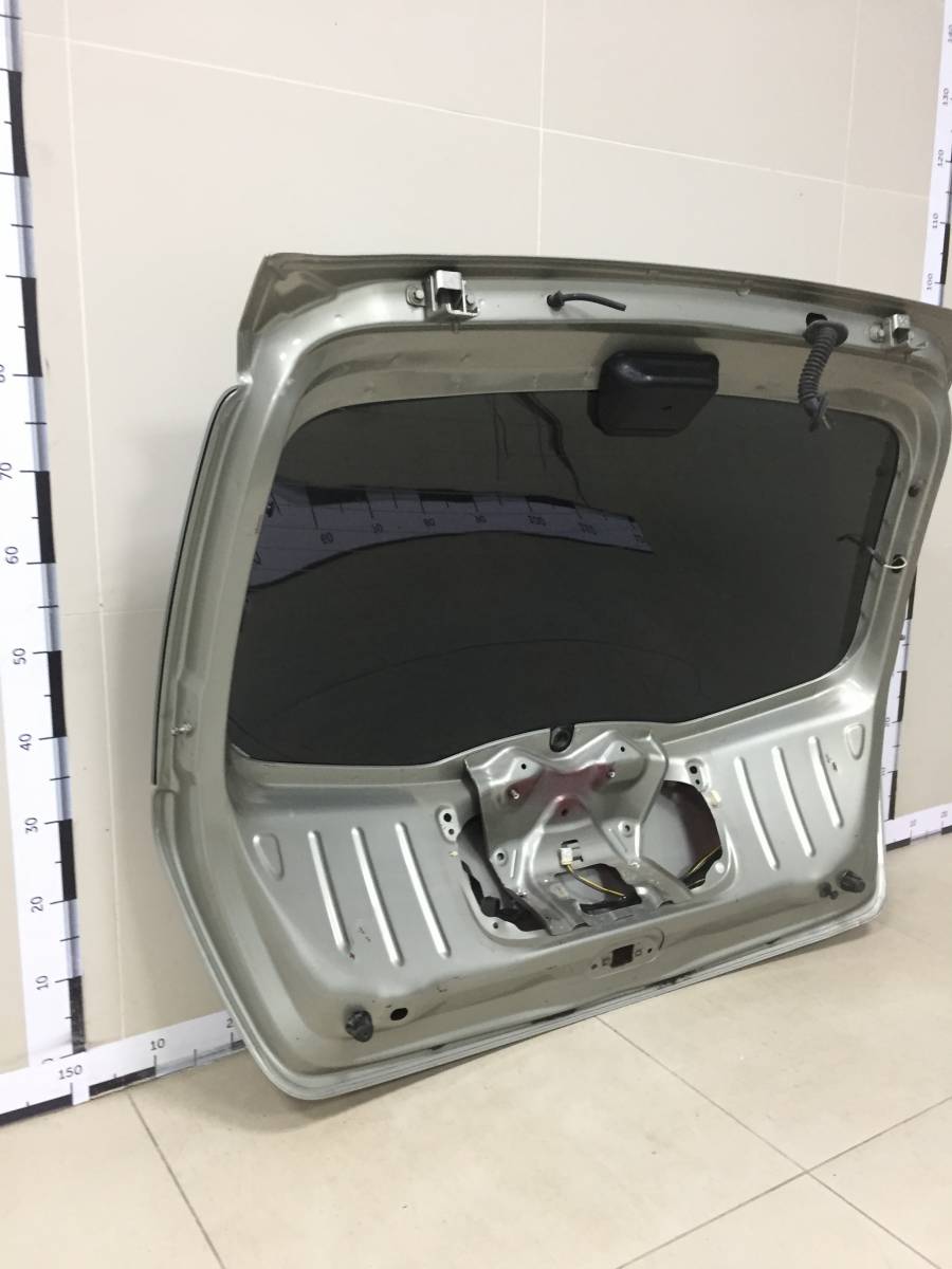 Дверь багажника со стеклом Renault Sandero 2009-2014