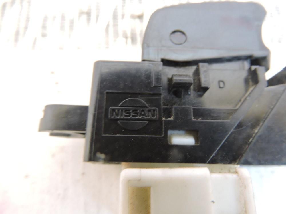 Кнопка стеклоподъемника для Nissan NP300 (D22) 2008>