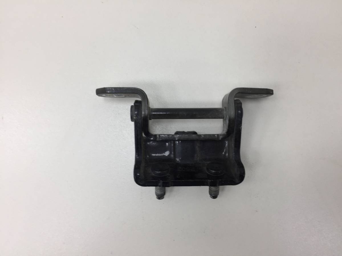 Петля двери задней правой верхняя Nissan Qashqai (J10) 2006-2013