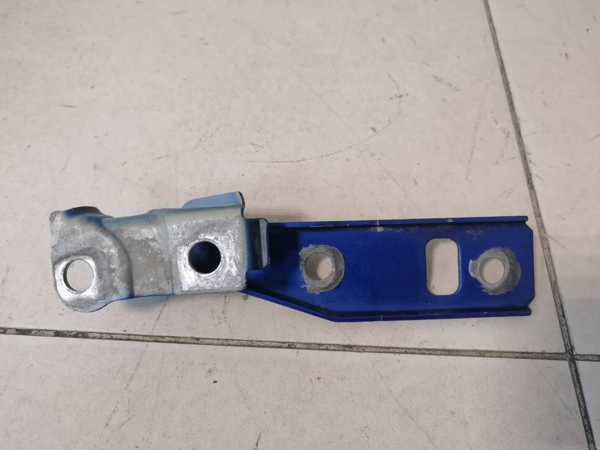 Петля капота правая Volkswagen Bora (1J) 1998-2005