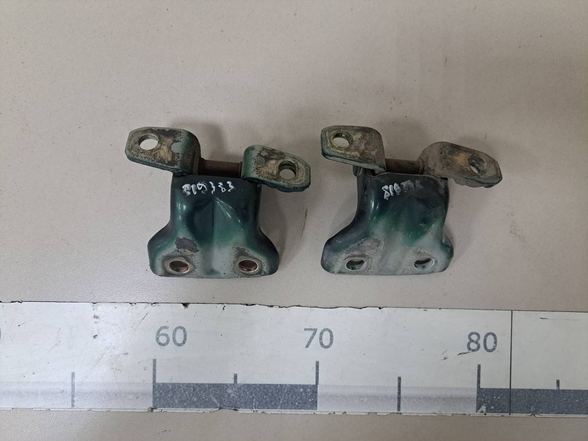 Петля двери Mitsubishi L200 (K6,K7) 1996-2006 Петля двери Mitsubishi L200 (K6,K7) 1996-2006