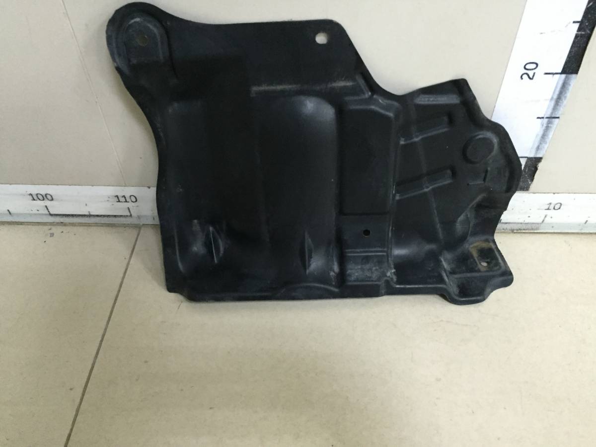 Пыльник двигателя боковой левый Nissan Micra (K12) 2002-2010