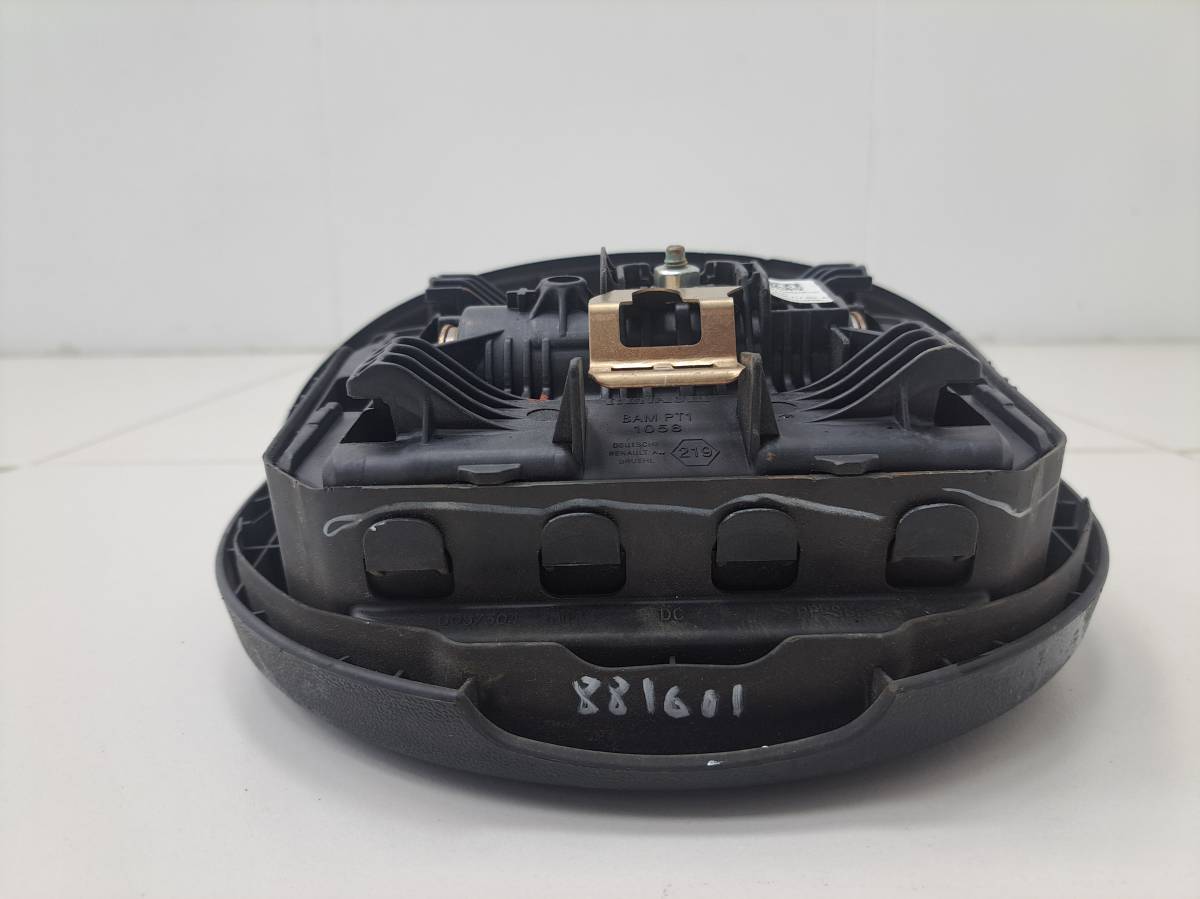 Подушка безопасности в рулевое колесо Renault Megane (2) 2002-2009