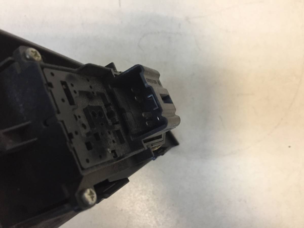 Кнопка стеклоподъемника Honda Civic 4D 2006-2012