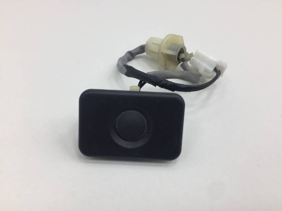 Кнопка открывания багажника Mazda CX-7 (ER) 2006-2012
