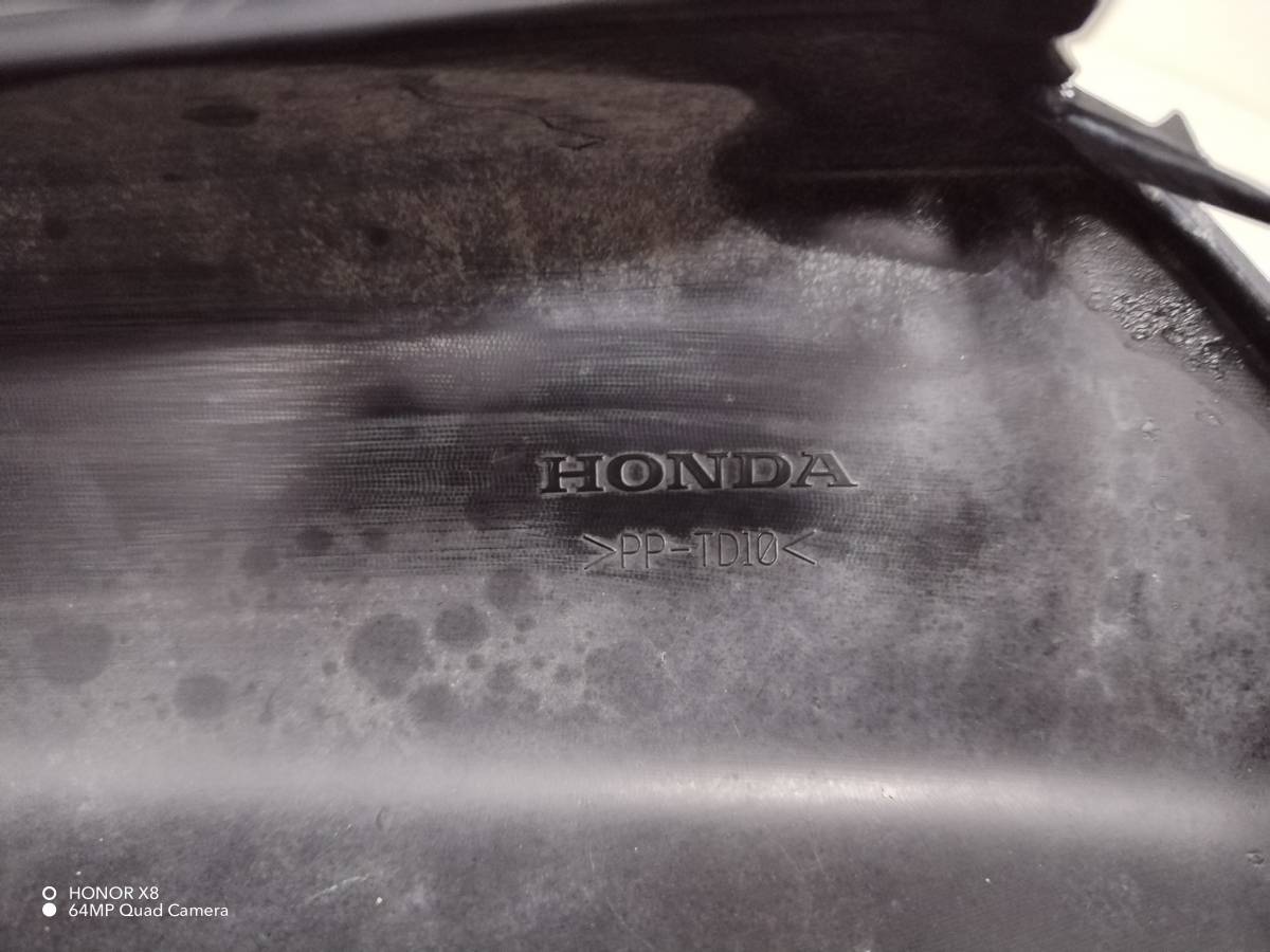 Решетка в бампер центральная Honda Fit (GP,GK) 2013-2020