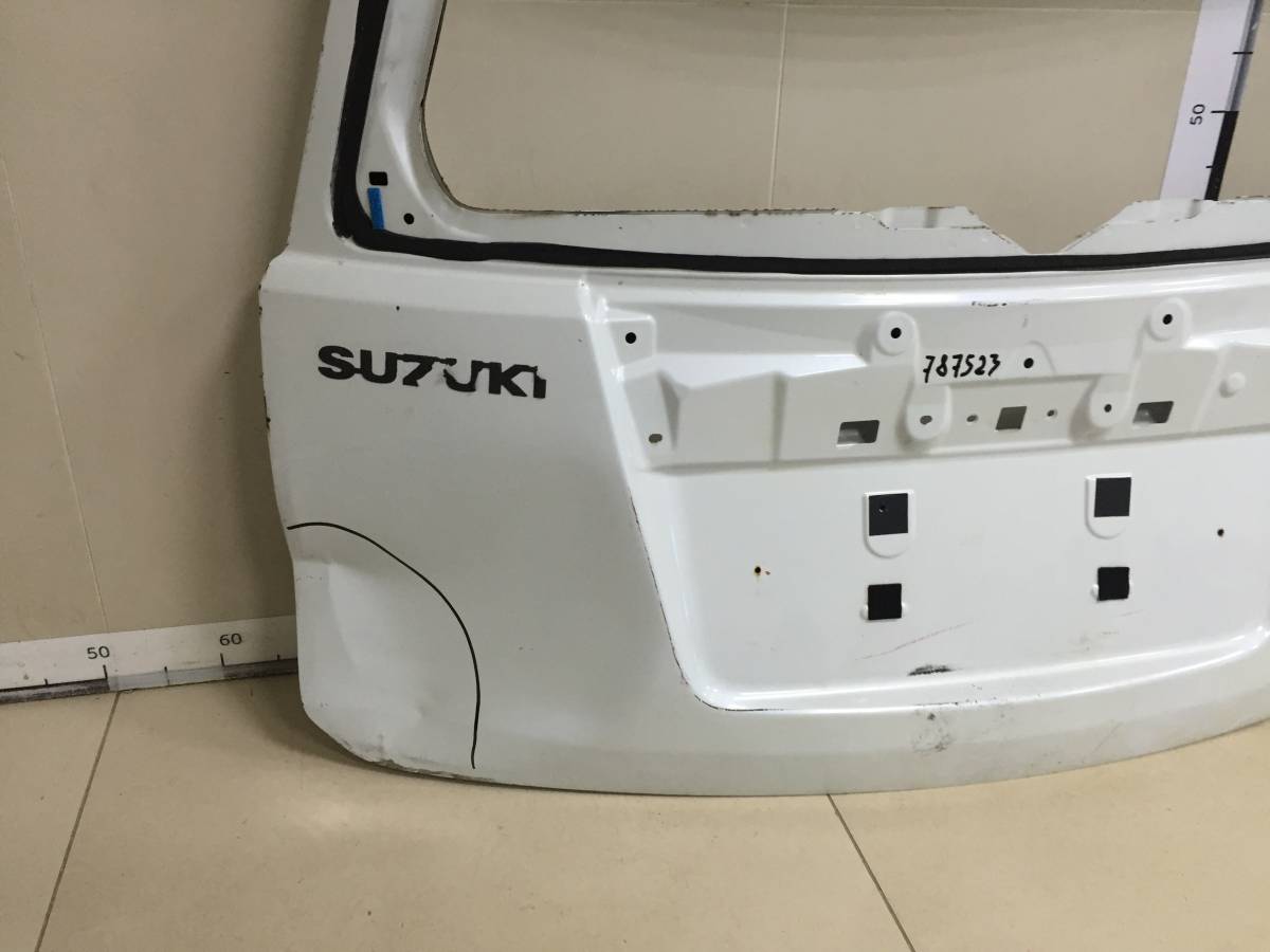 Дверь багажника Suzuki Splash 2008-2015