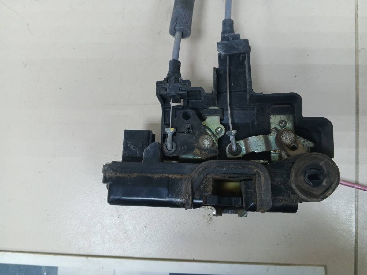 Замок двери задней левой Chevrolet Captiva (C100) 2006-2011 Замок двери задней левой Chevrolet Captiva (C100) 2006-2011