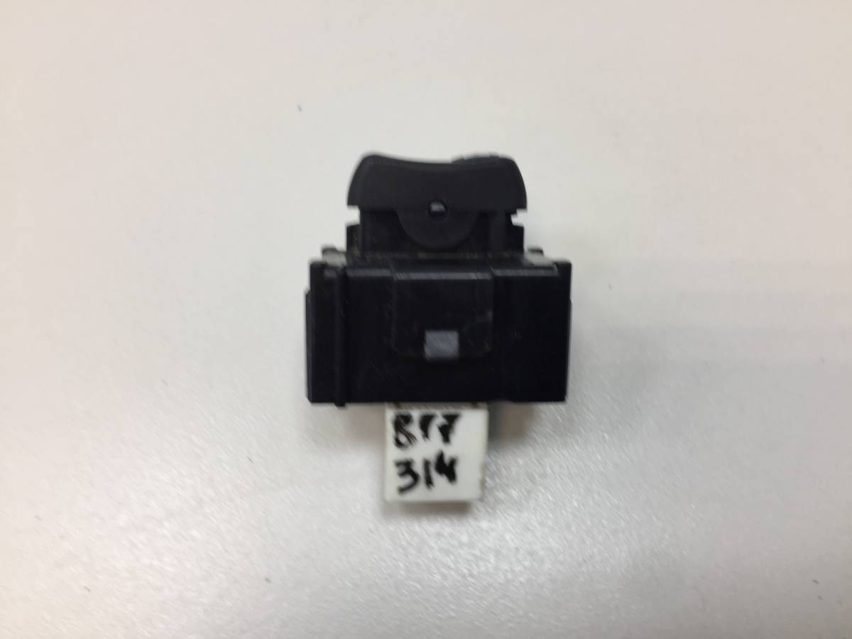 Кнопка центрального замка Toyota Tundra (XK50) 2006-2010